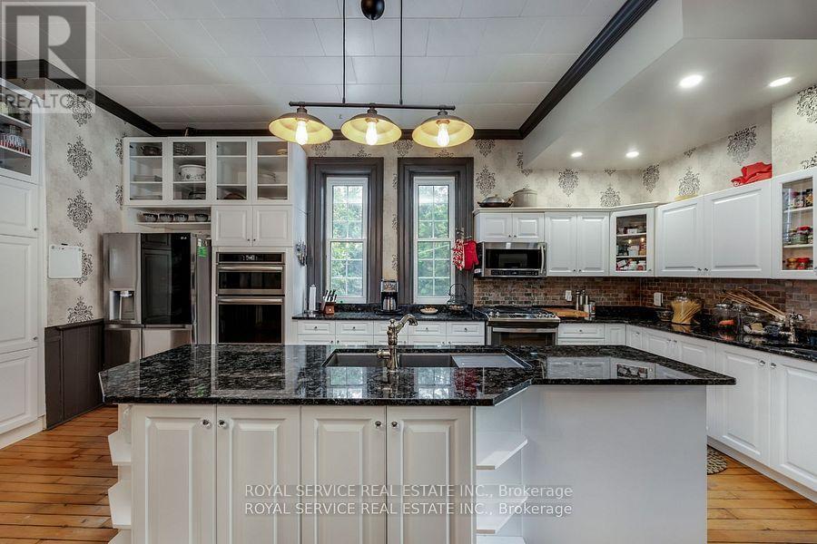 60 King Street W, Cavan Monaghan (Millbrook Village), ON - Indoor Photo Showing Kitchen With Upgraded Kitchen