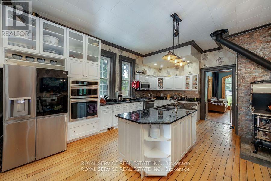 60 King Street W, Cavan Monaghan (Millbrook Village), ON - Indoor Photo Showing Kitchen With Upgraded Kitchen