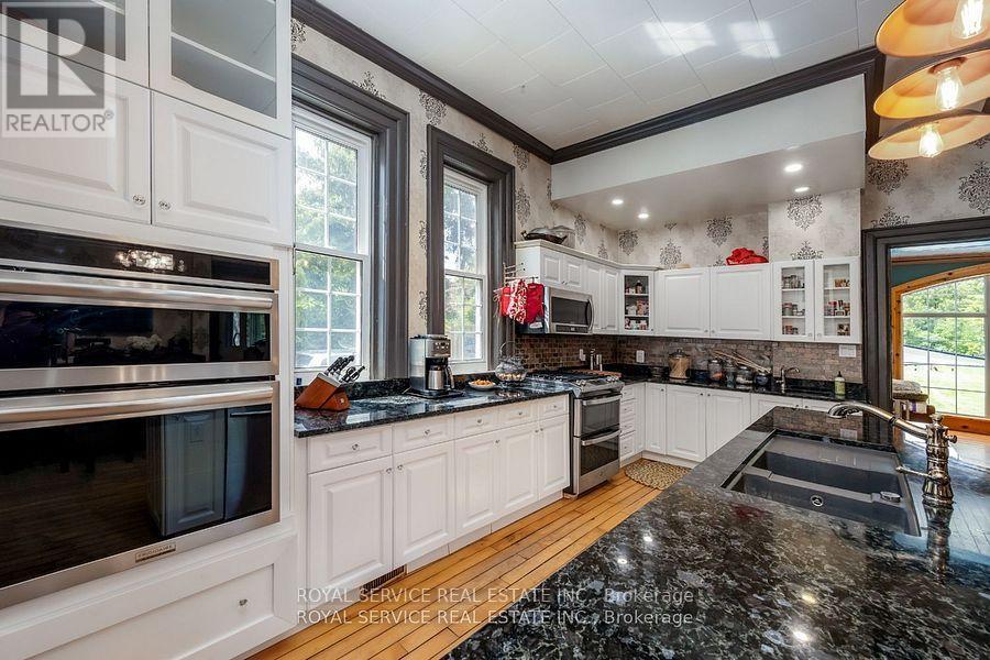 60 King Street W, Cavan Monaghan (Millbrook Village), ON - Indoor Photo Showing Kitchen With Double Sink