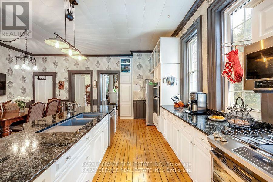 60 King Street W, Cavan Monaghan (Millbrook Village), ON - Indoor Photo Showing Kitchen With Double Sink With Upgraded Kitchen