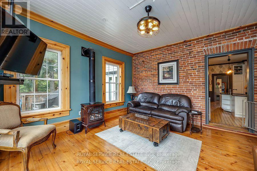 60 King Street W, Cavan Monaghan (Millbrook Village), ON - Indoor Photo Showing Living Room