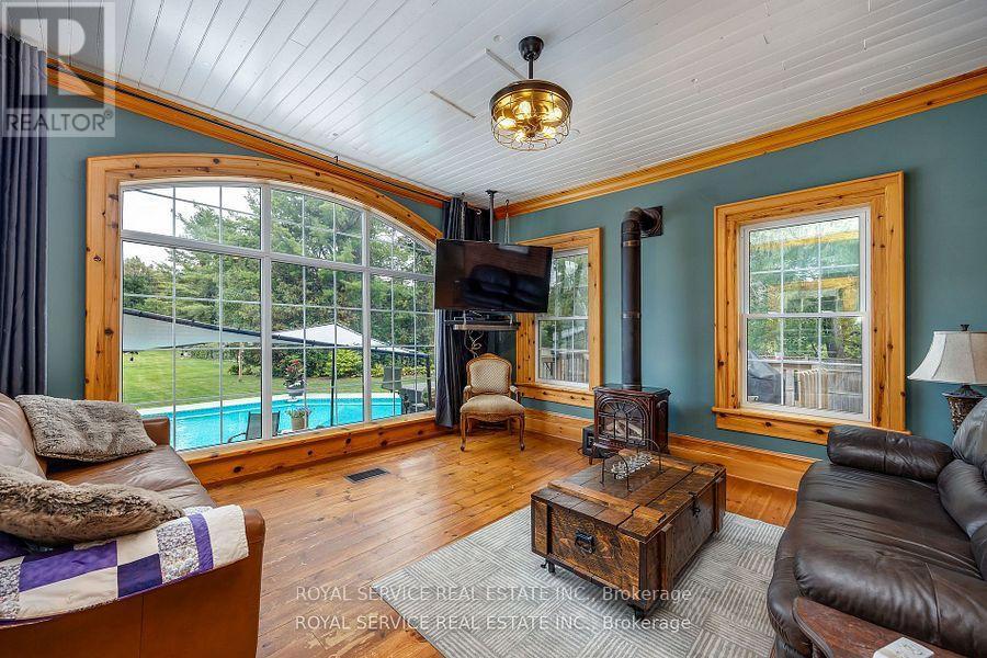 60 King Street W, Cavan Monaghan (Millbrook Village), ON - Indoor Photo Showing Living Room