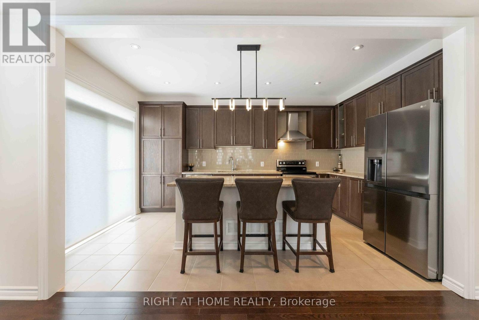 369 Autumnfield Street, Ottawa, ON - Indoor Photo Showing Kitchen With Upgraded Kitchen