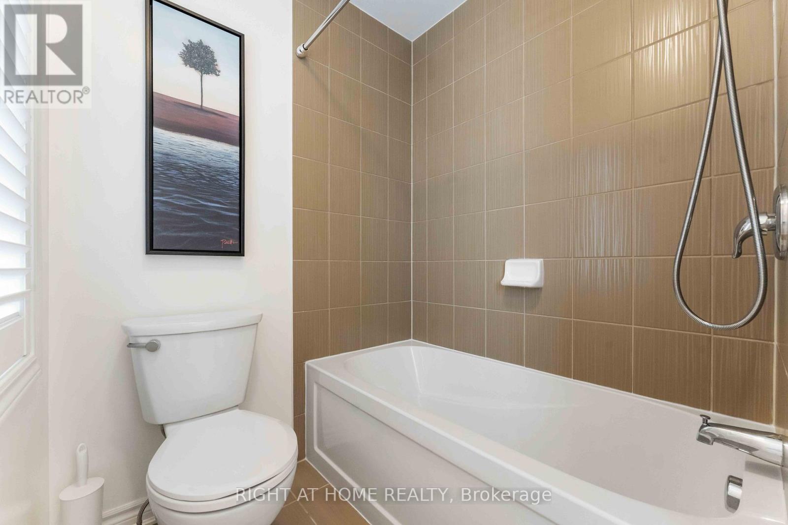 369 Autumnfield Street, Ottawa, ON - Indoor Photo Showing Bathroom