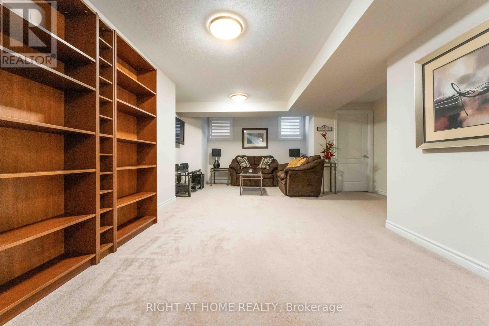 369 Autumnfield Street, Ottawa, ON - Indoor Photo Showing Other Room