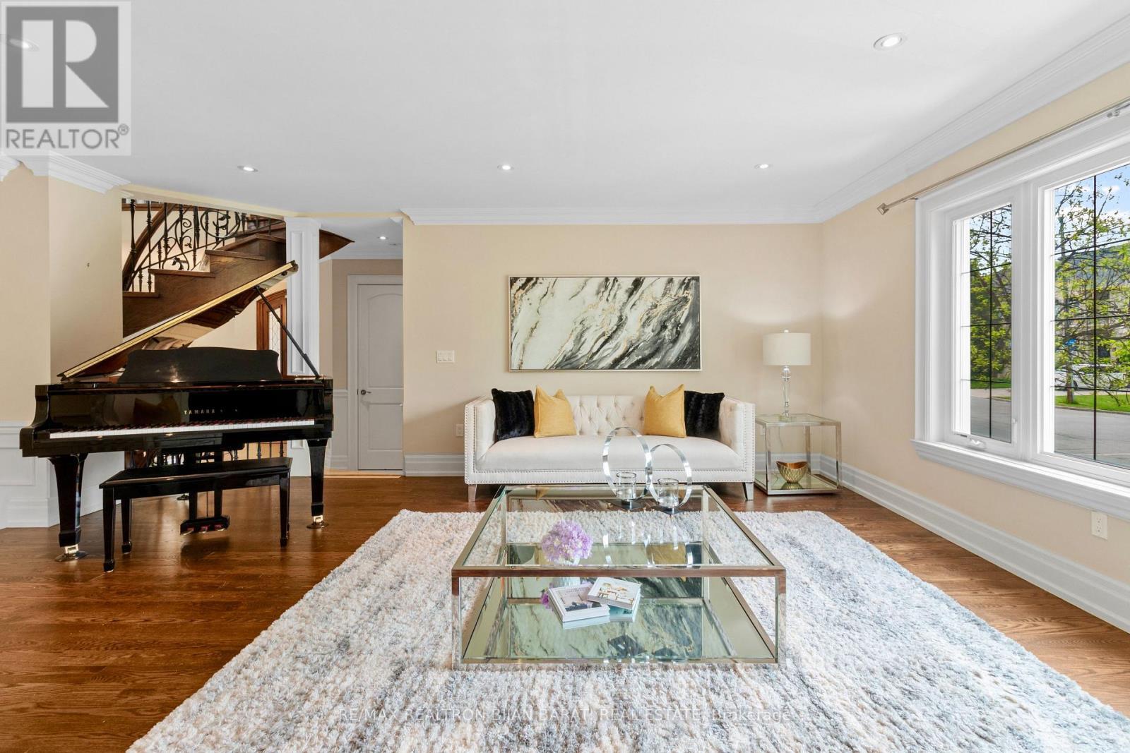 221 Elmwood Avenue, Toronto, ON - Indoor Photo Showing Living Room