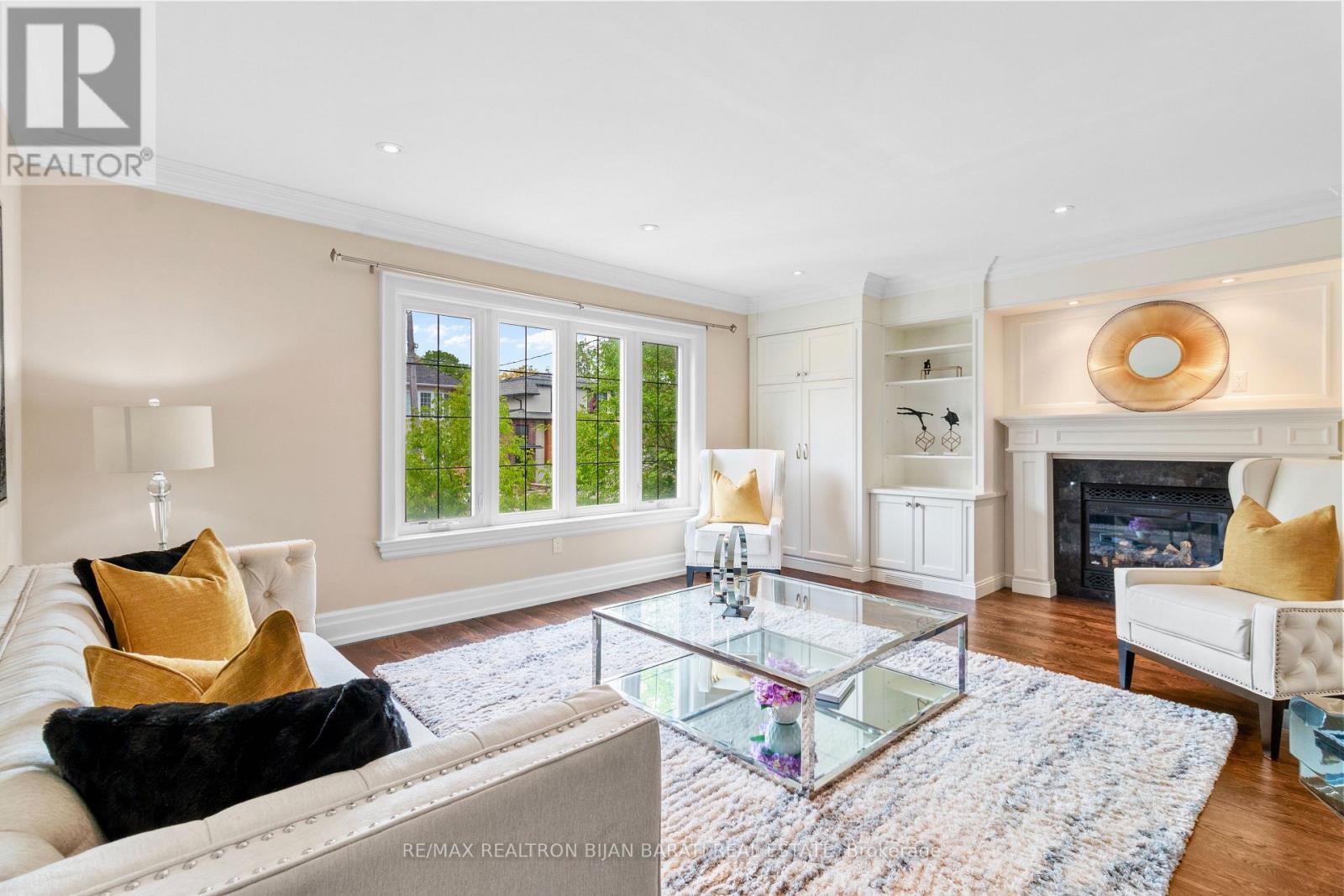 221 Elmwood Avenue, Toronto, ON - Indoor Photo Showing Living Room With Fireplace