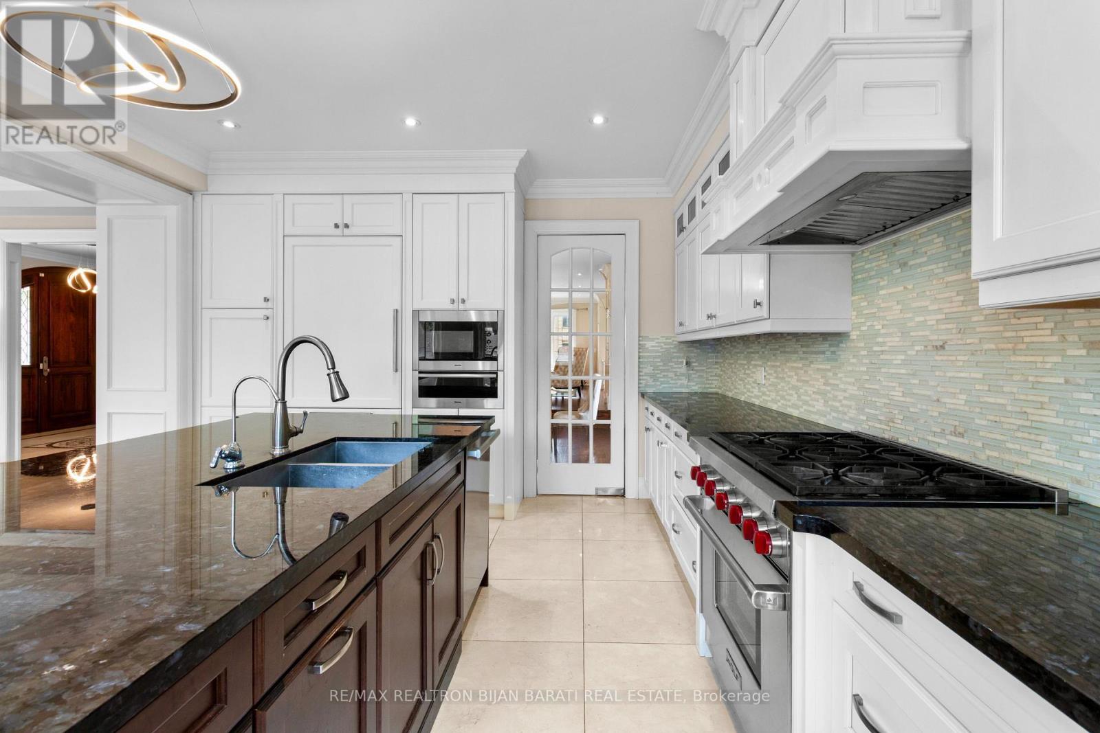 221 Elmwood Avenue, Toronto, ON - Indoor Photo Showing Kitchen With Double Sink With Upgraded Kitchen