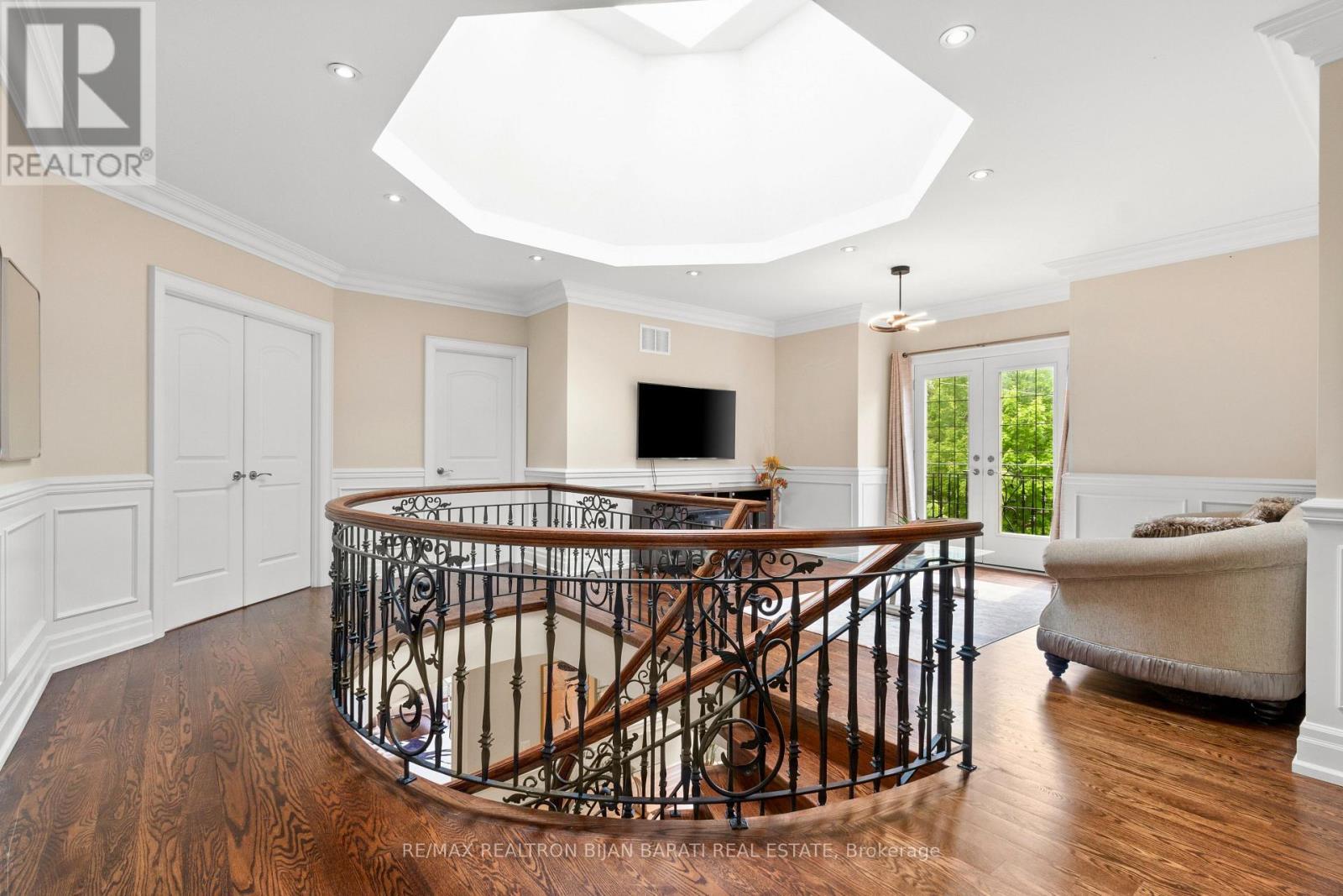 221 Elmwood Avenue, Toronto, ON - Indoor Photo Showing Other Room