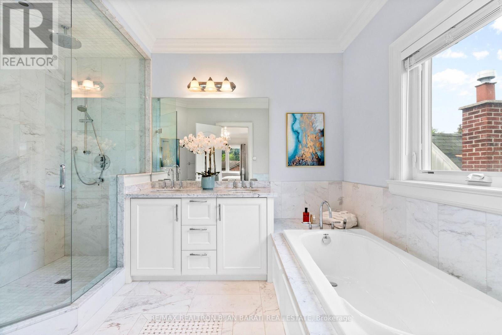 221 Elmwood Avenue, Toronto, ON - Indoor Photo Showing Bathroom