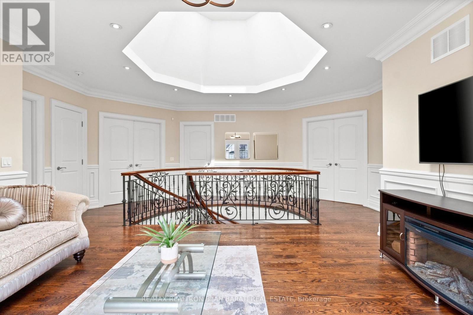 221 Elmwood Avenue, Toronto, ON - Indoor With Fireplace