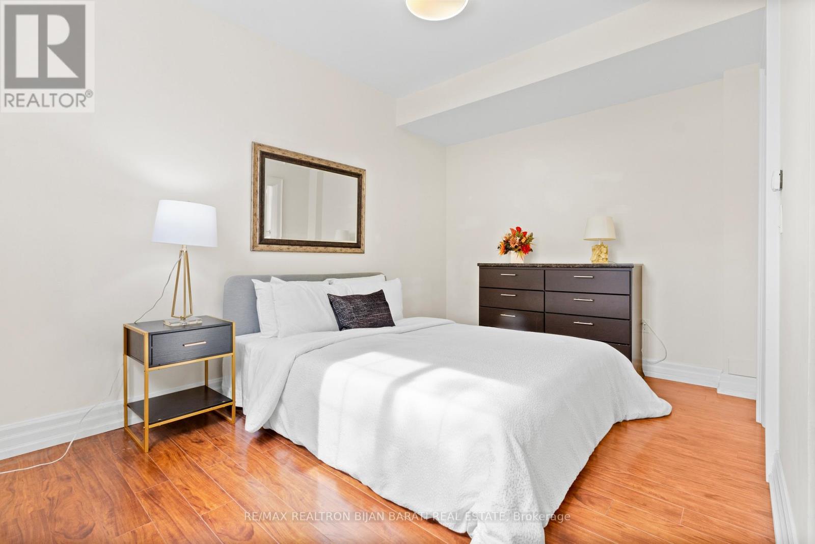 221 Elmwood Avenue, Toronto, ON - Indoor Photo Showing Bedroom