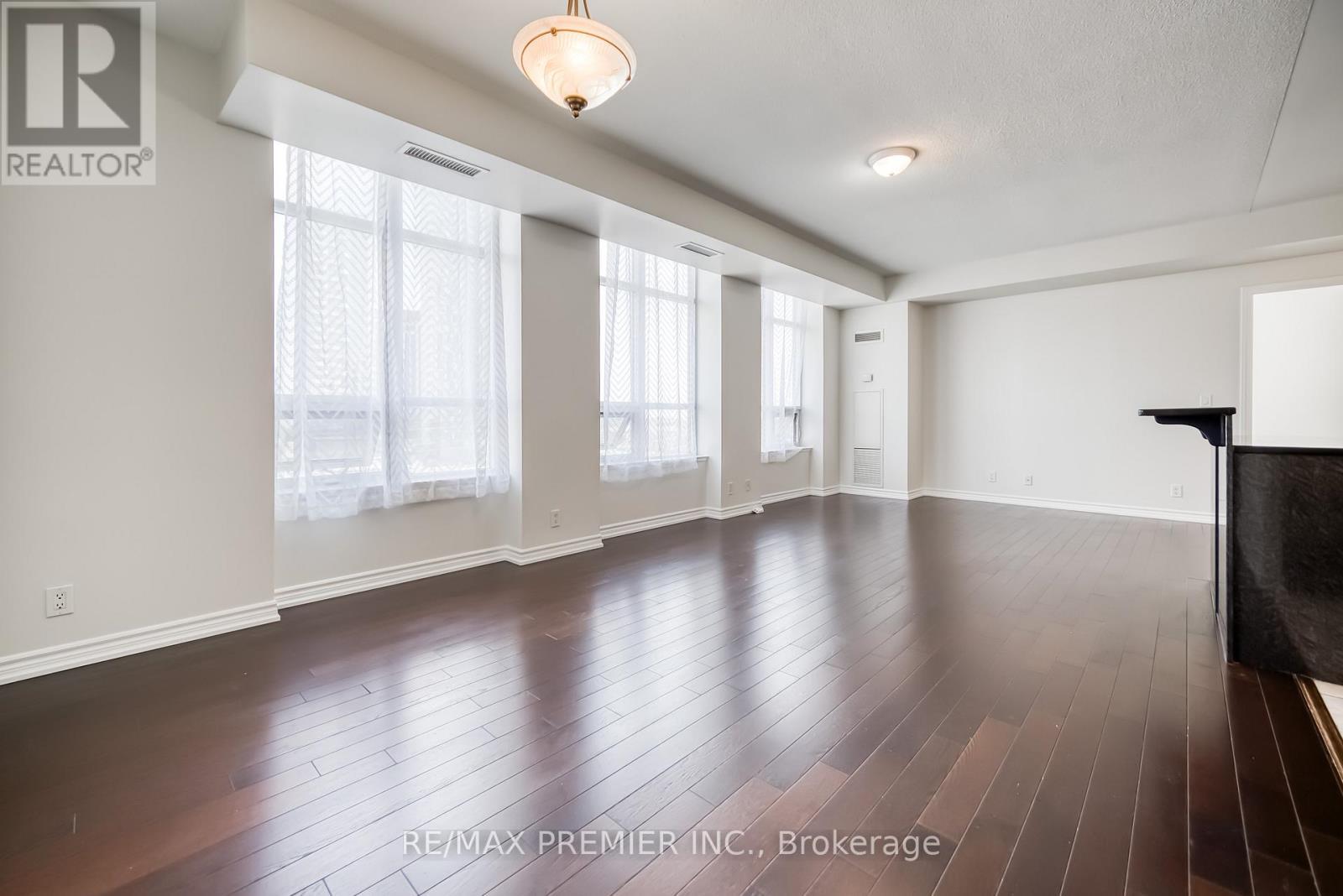 614 - 9225 Jane Street, Vaughan, ON - Indoor Photo Showing Other Room