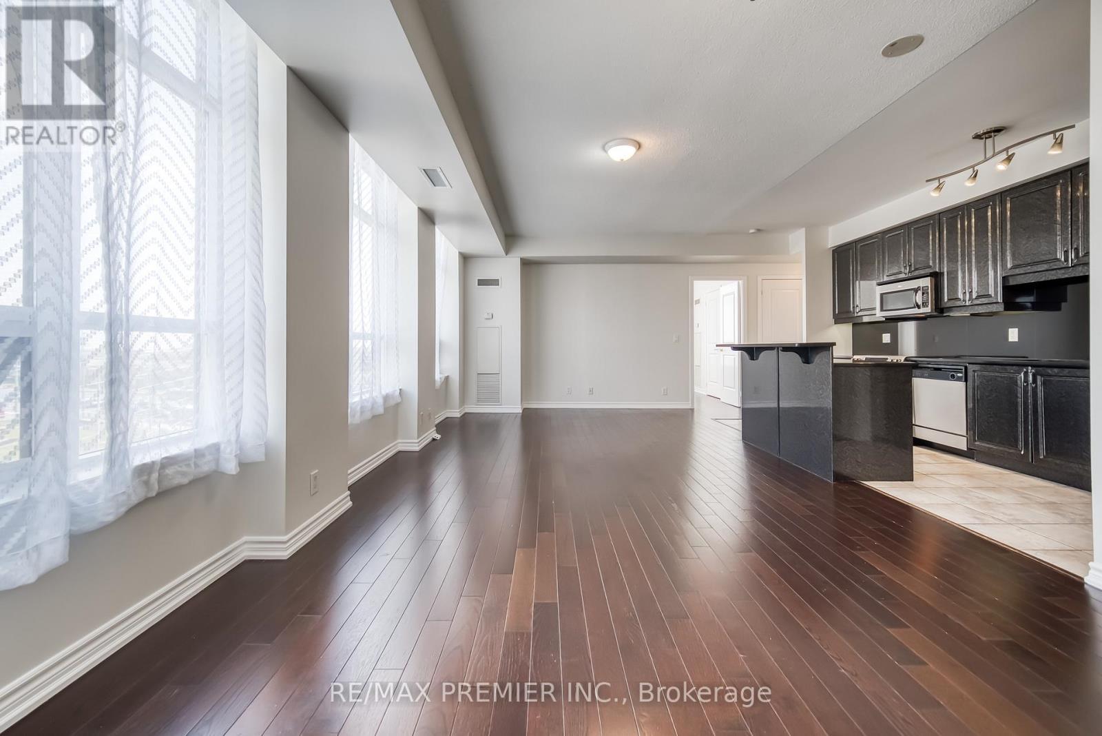 614 - 9225 Jane Street, Vaughan, ON - Indoor Photo Showing Kitchen