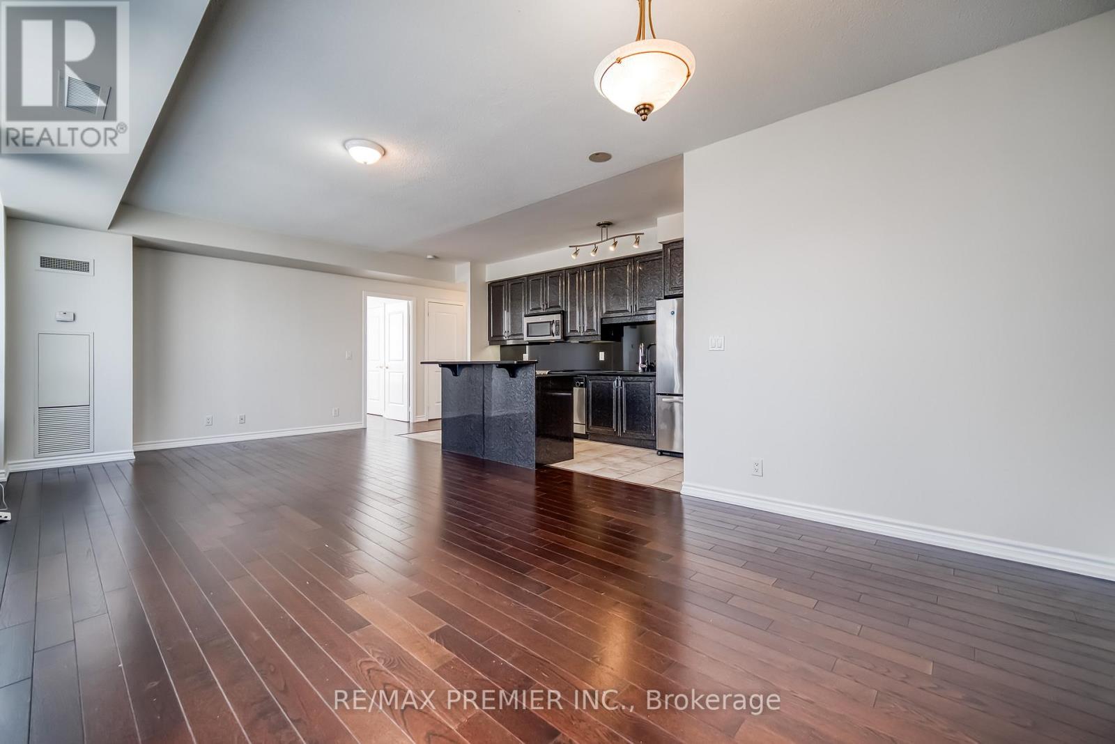 614 - 9225 Jane Street, Vaughan, ON - Indoor