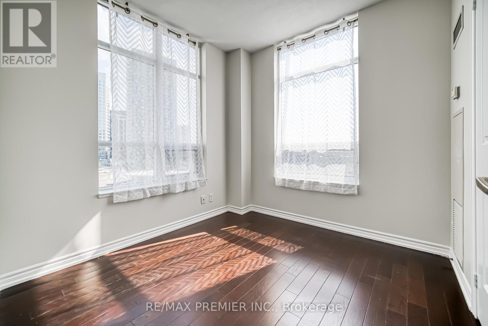 614 - 9225 Jane Street, Vaughan, ON - Indoor Photo Showing Other Room