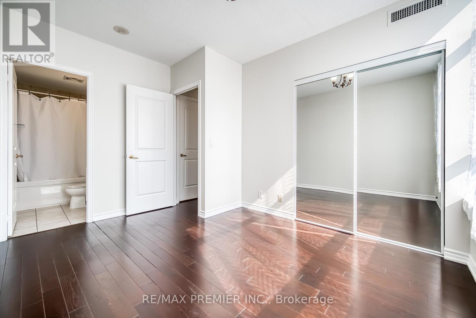 614 - 9225 Jane Street, Vaughan, ON - Indoor Photo Showing Other Room