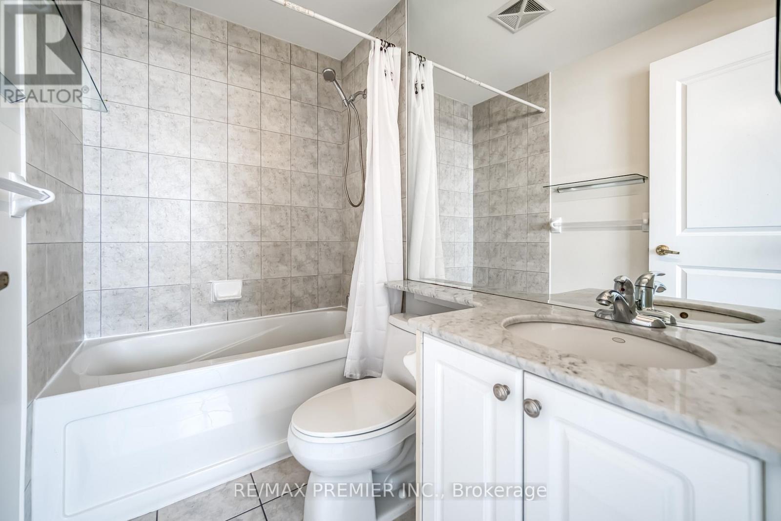 614 - 9225 Jane Street, Vaughan, ON - Indoor Photo Showing Bathroom