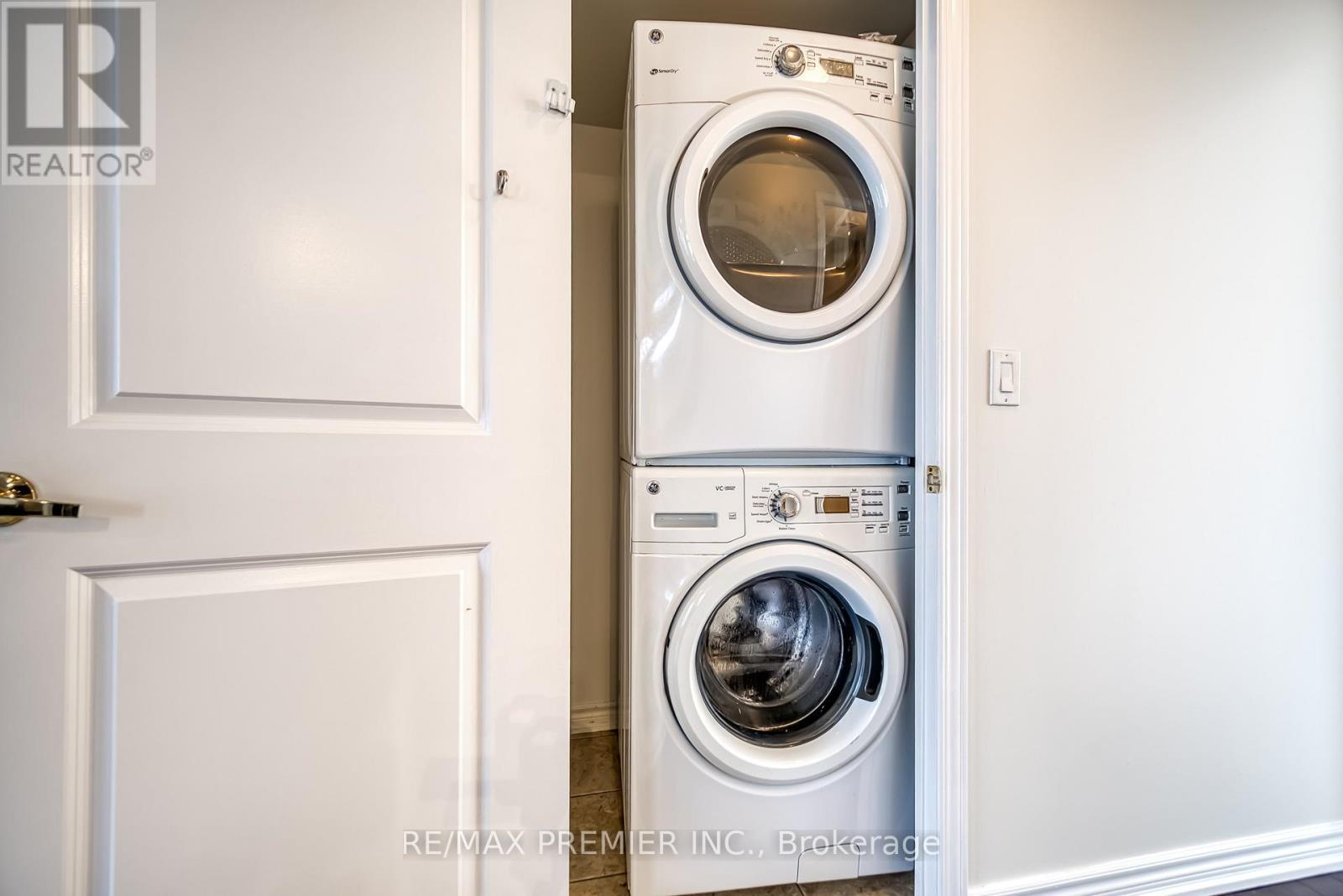 614 - 9225 Jane Street, Vaughan, ON - Indoor Photo Showing Laundry Room