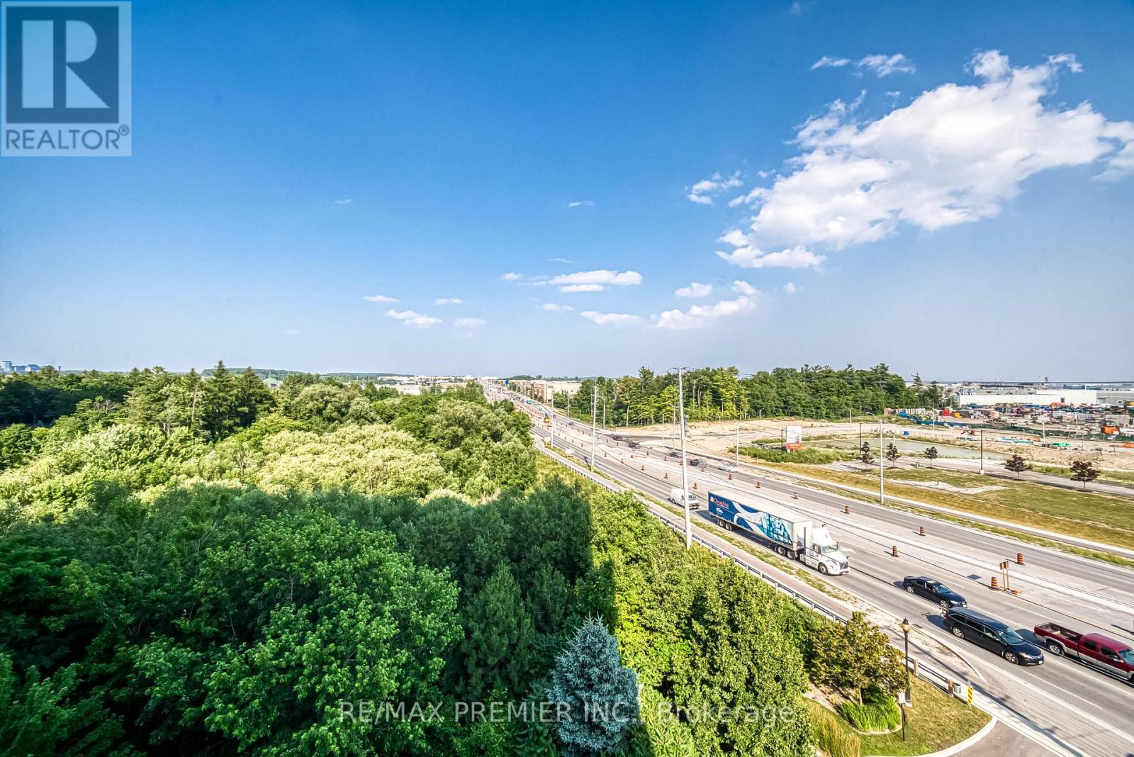 614 - 9225 Jane Street, Vaughan, ON - Outdoor With View