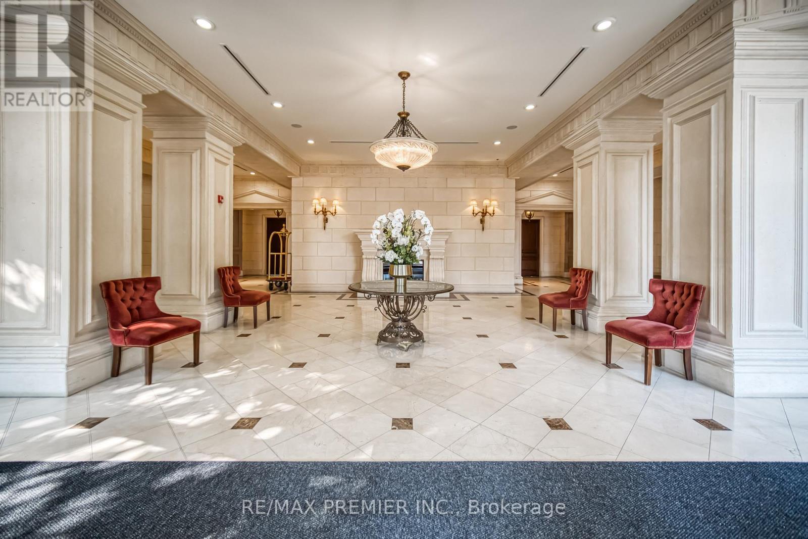 614 - 9225 Jane Street, Vaughan, ON - Indoor Photo Showing Other Room