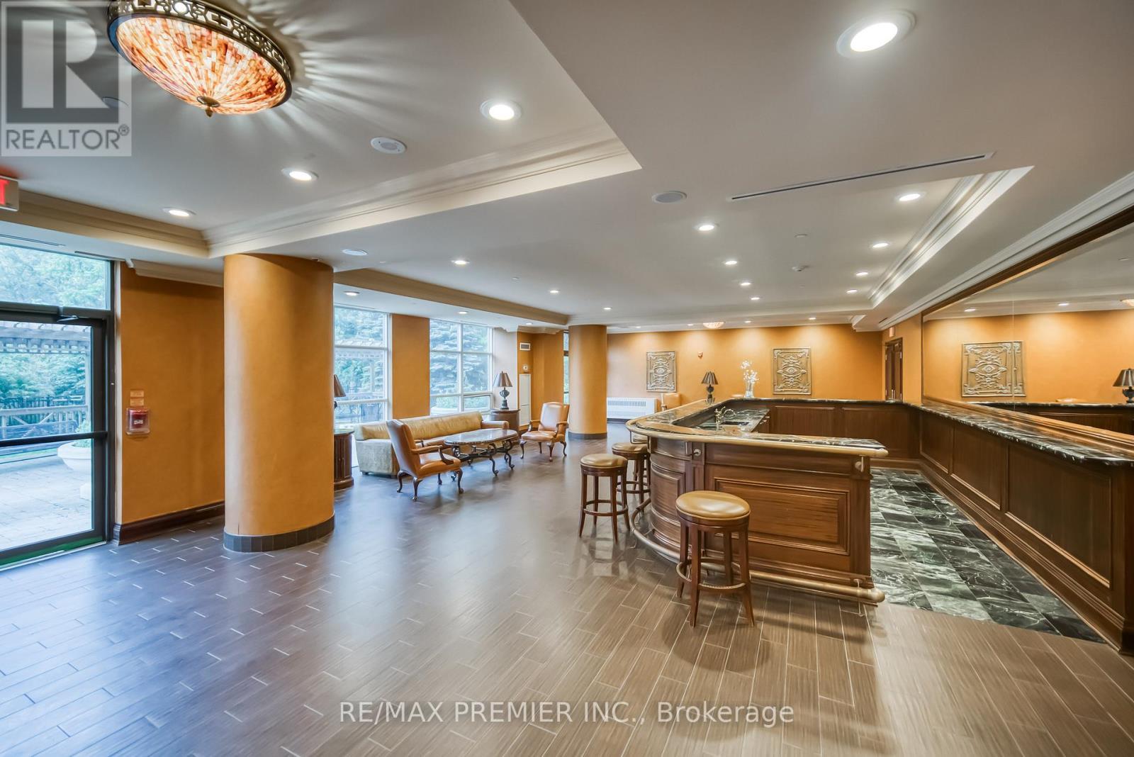 614 - 9225 Jane Street, Vaughan, ON - Indoor Photo Showing Other Room