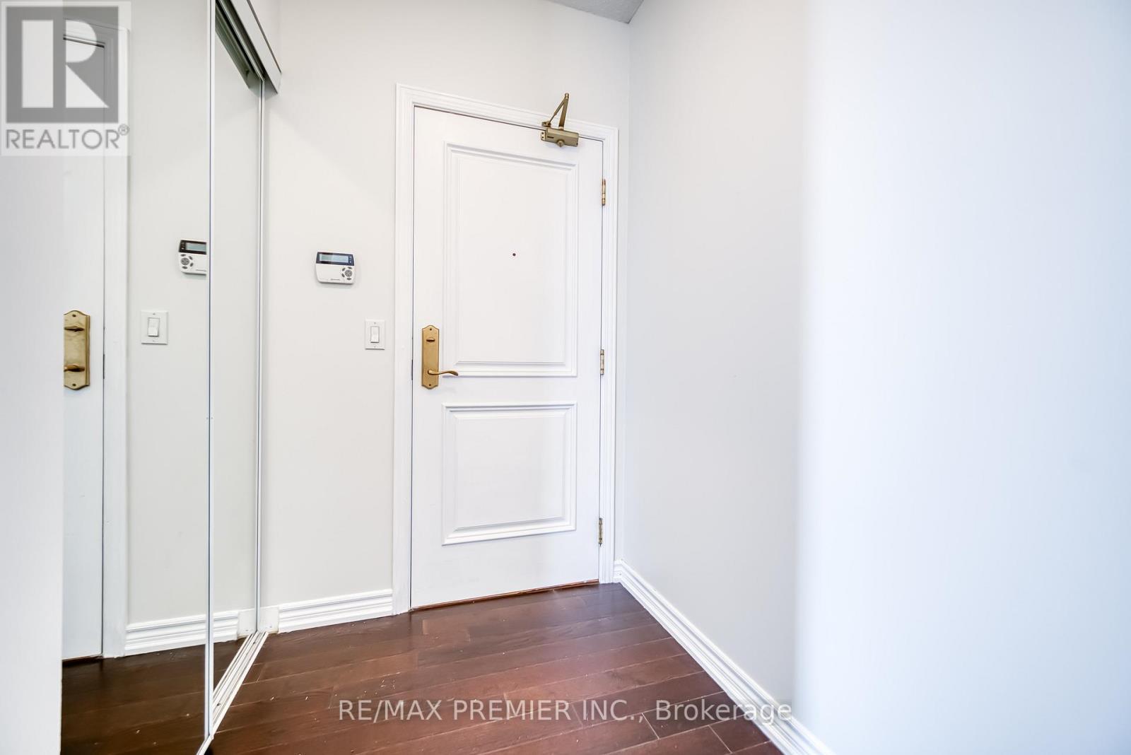 614 - 9225 Jane Street, Vaughan, ON - Indoor Photo Showing Other Room