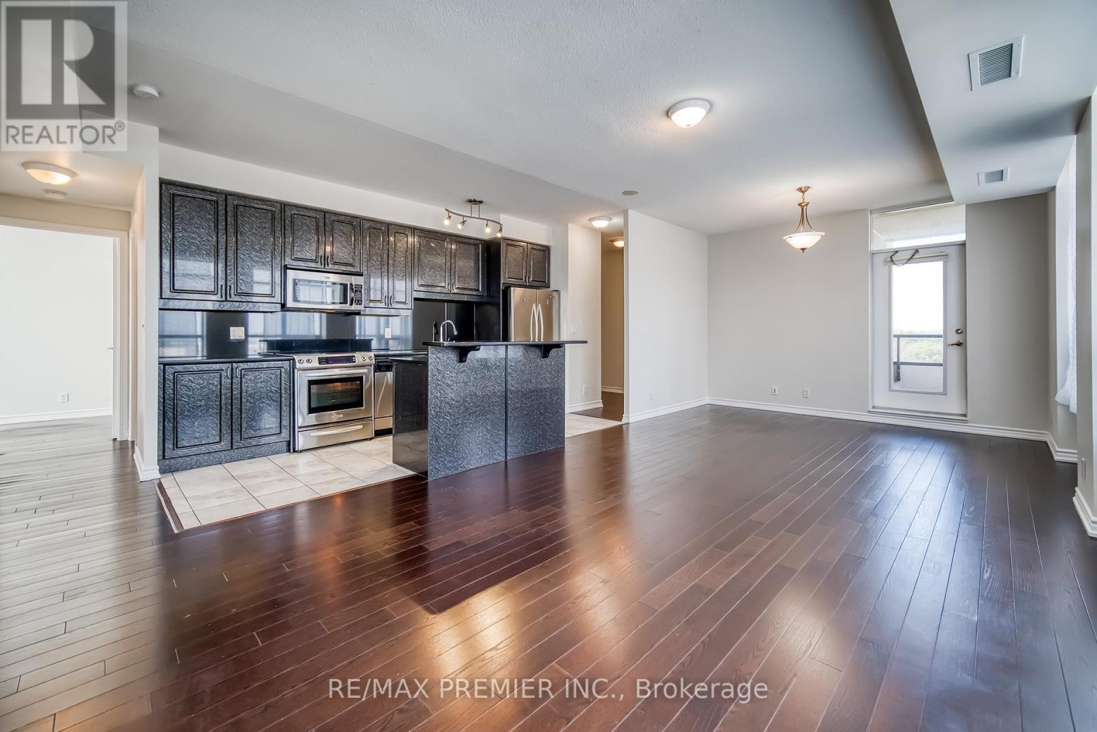 614 - 9225 Jane Street, Vaughan, ON - Indoor Photo Showing Kitchen