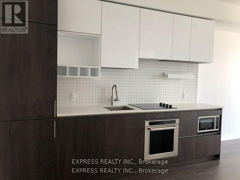 4911 - 950 Portage Parkway, Vaughan, ON - Indoor Photo Showing Kitchen