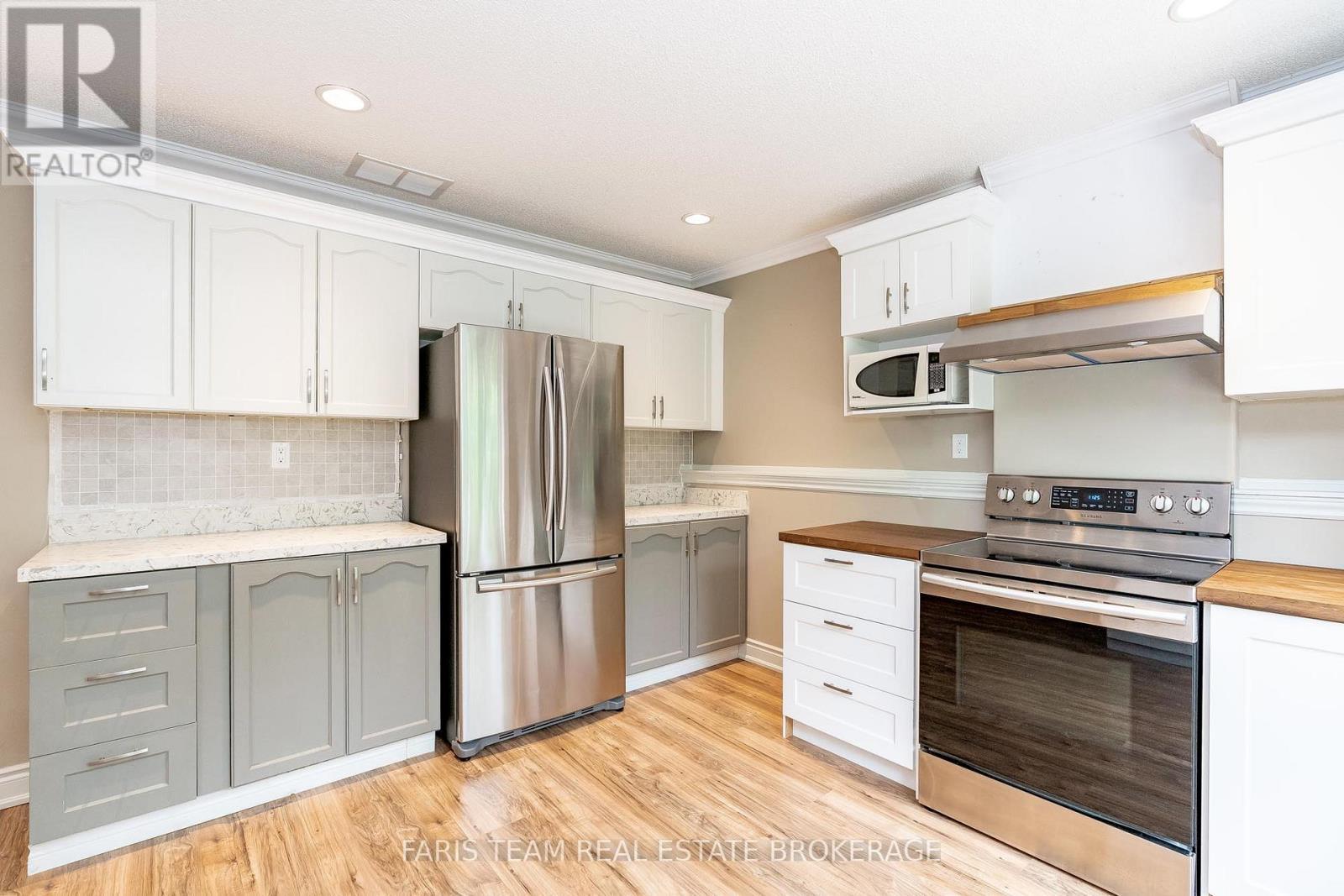 46 Kell Place, Barrie, ON - Indoor Photo Showing Kitchen