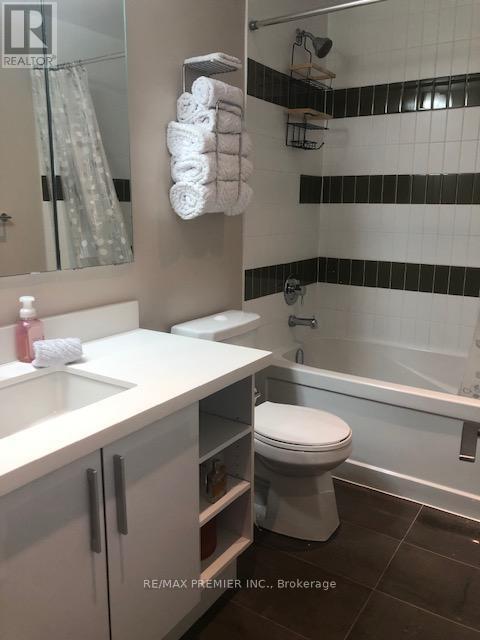 4210 - 2212 Lake Shore Boulevard W, Toronto, ON - Indoor Photo Showing Bathroom