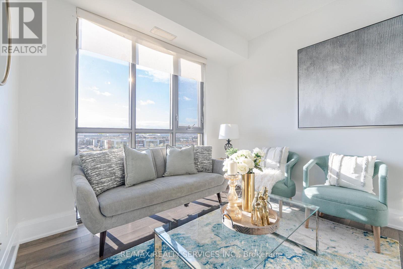 508 - 45 Yorkland Boulevard, Brampton, ON - Indoor Photo Showing Living Room