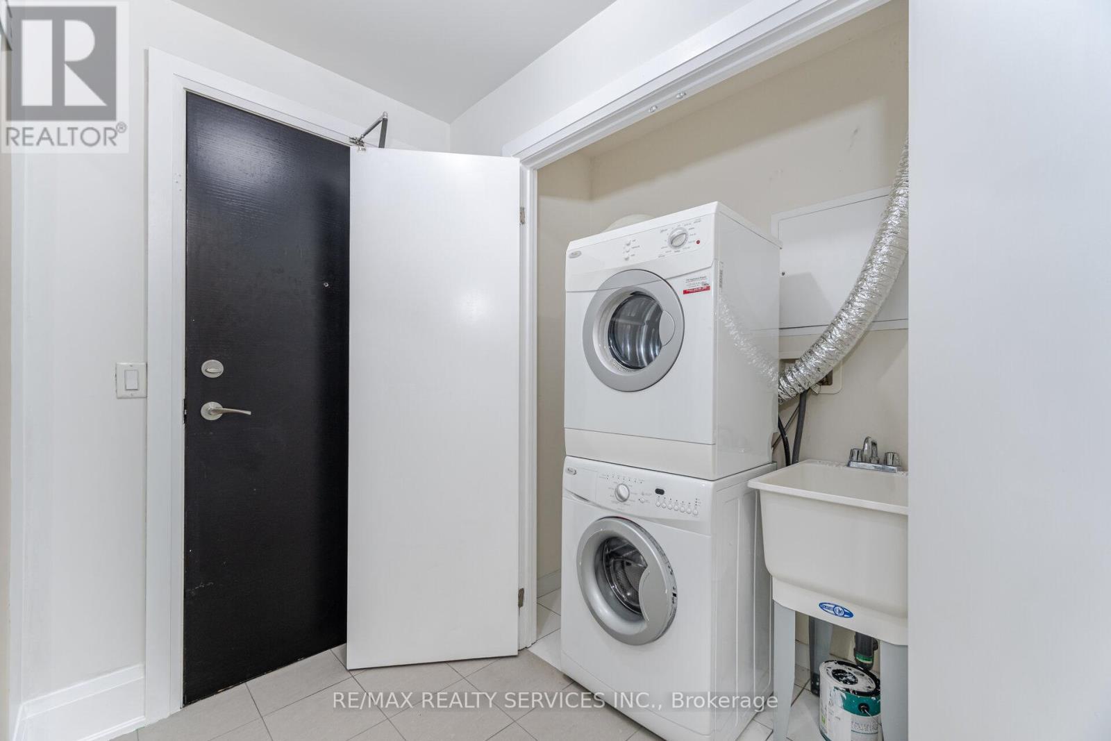 508 - 45 Yorkland Boulevard, Brampton, ON - Indoor Photo Showing Laundry Room