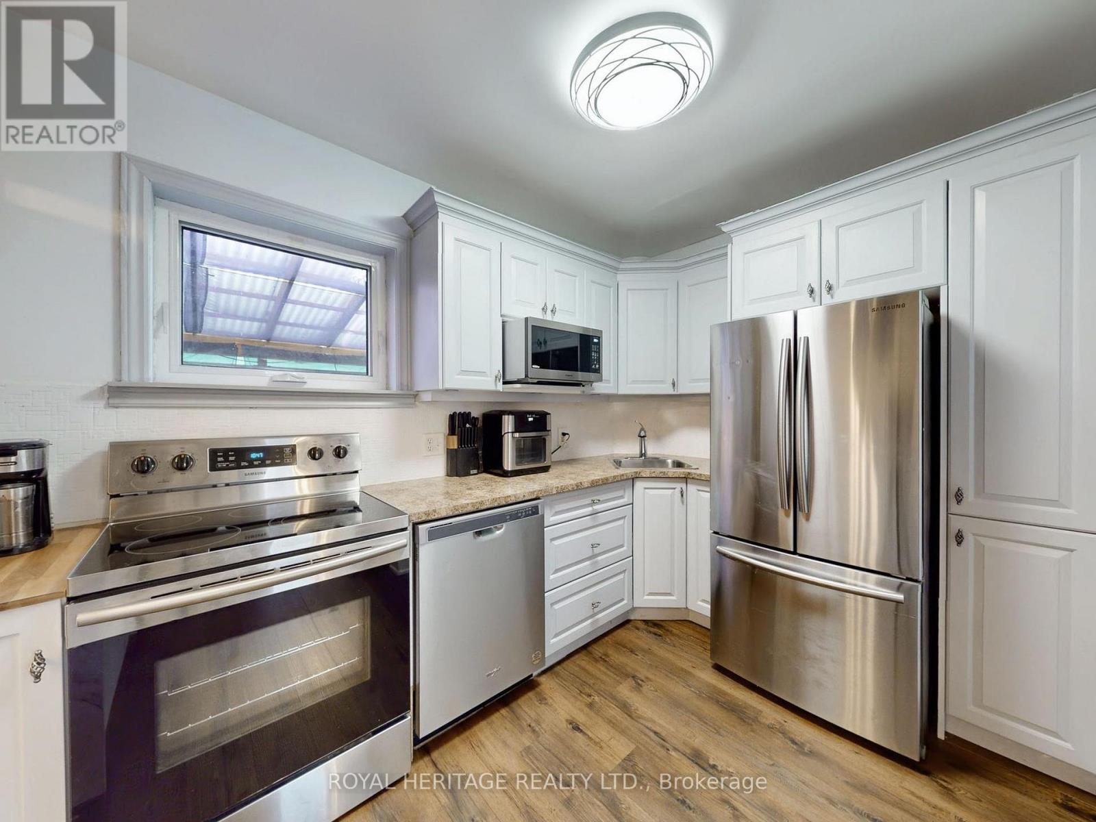 651 Somerville Avenue, Oshawa, ON - Indoor Photo Showing Kitchen