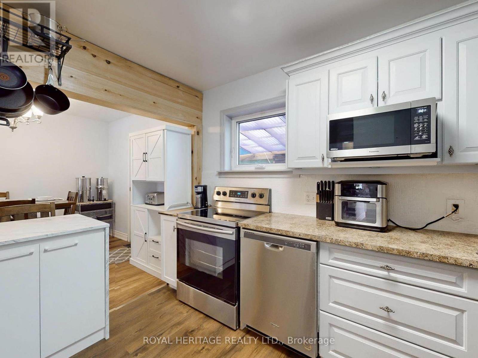 651 Somerville Avenue, Oshawa, ON - Indoor Photo Showing Kitchen