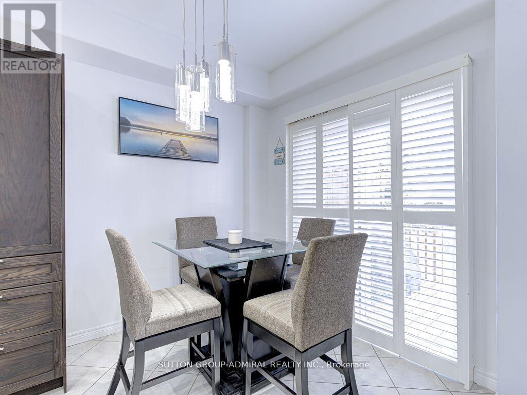 31 Palacebeach Trail, Hamilton, ON - Indoor Photo Showing Dining Room