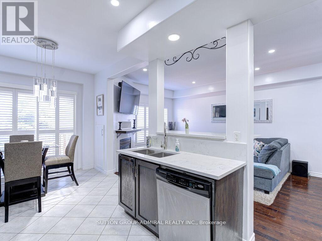 31 Palacebeach Trail, Hamilton, ON - Indoor Photo Showing Other Room