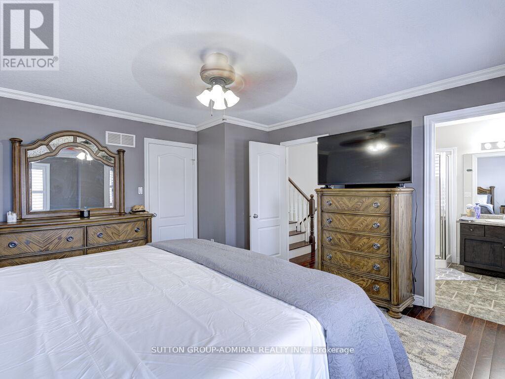 31 Palacebeach Trail, Hamilton, ON - Indoor Photo Showing Bedroom