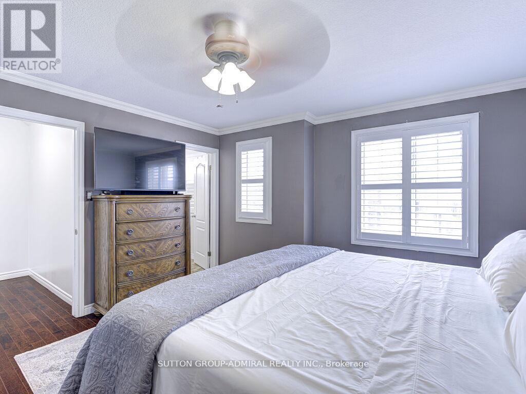 31 Palacebeach Trail, Hamilton, ON - Indoor Photo Showing Bedroom