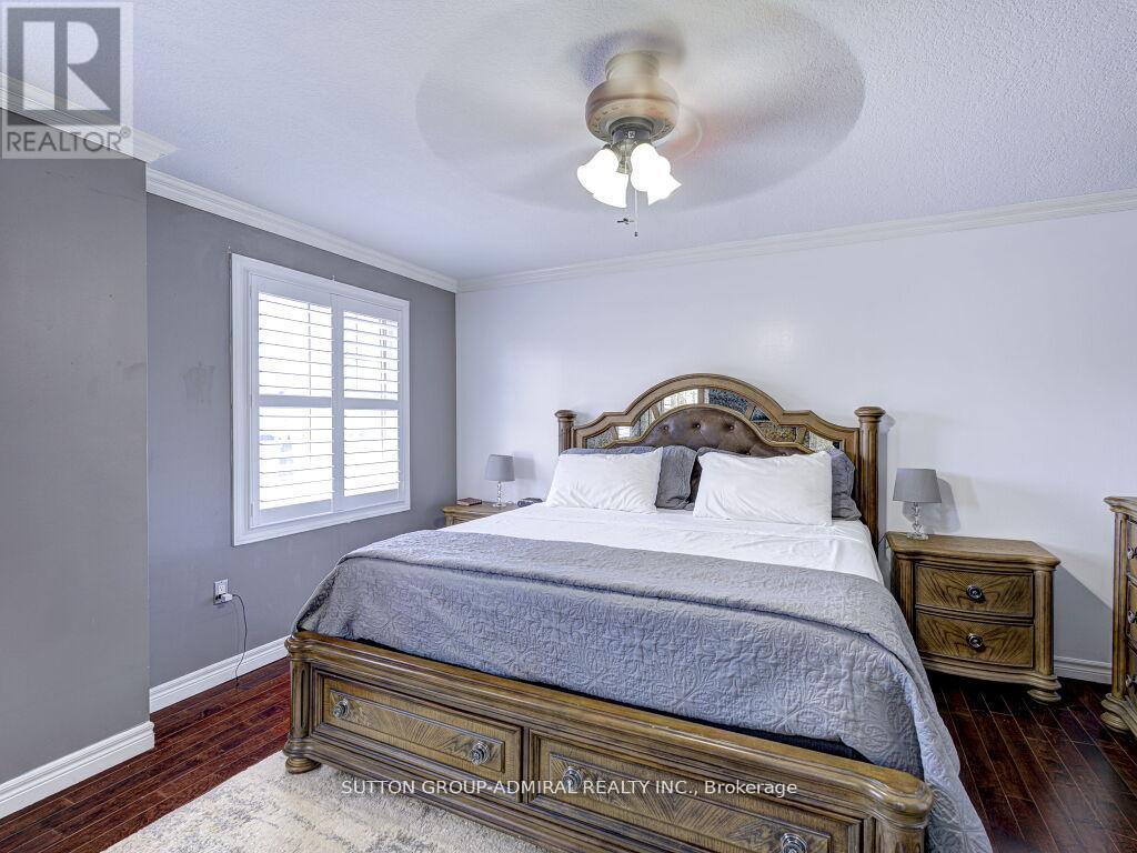 31 Palacebeach Trail, Hamilton, ON - Indoor Photo Showing Bedroom