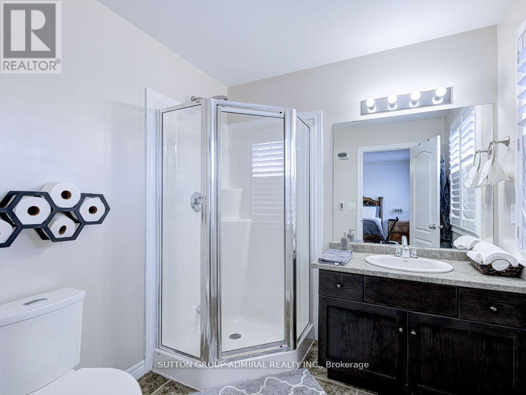 31 Palacebeach Trail, Hamilton, ON - Indoor Photo Showing Bathroom