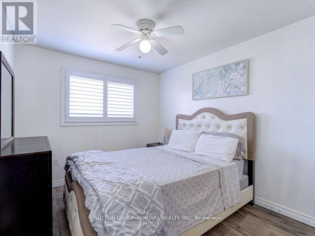31 Palacebeach Trail, Hamilton, ON - Indoor Photo Showing Bedroom