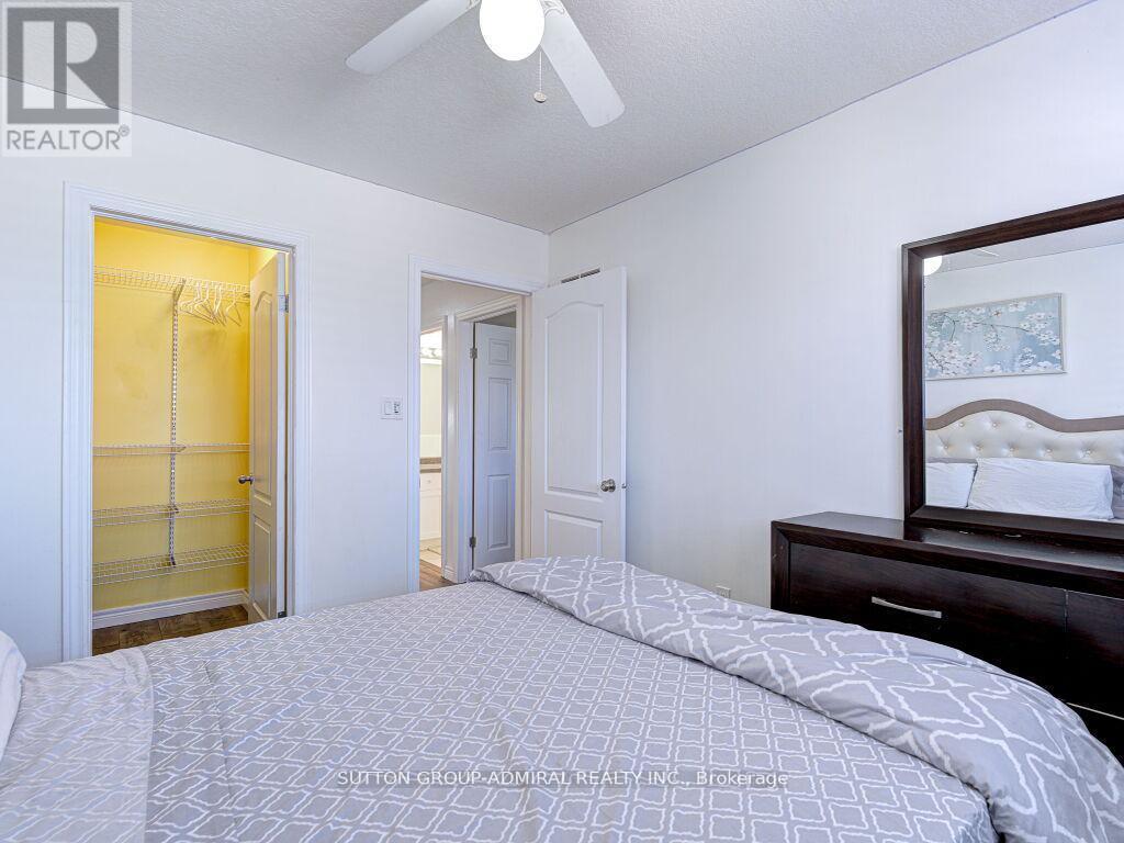 31 Palacebeach Trail, Hamilton, ON - Indoor Photo Showing Bedroom