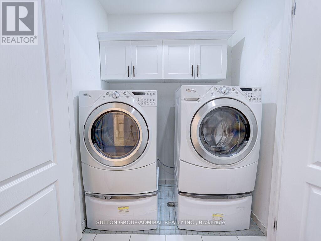 31 Palacebeach Trail, Hamilton, ON - Indoor Photo Showing Laundry Room