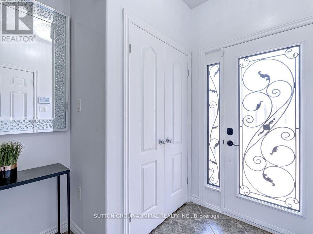 31 Palacebeach Trail, Hamilton, ON - Indoor Photo Showing Other Room