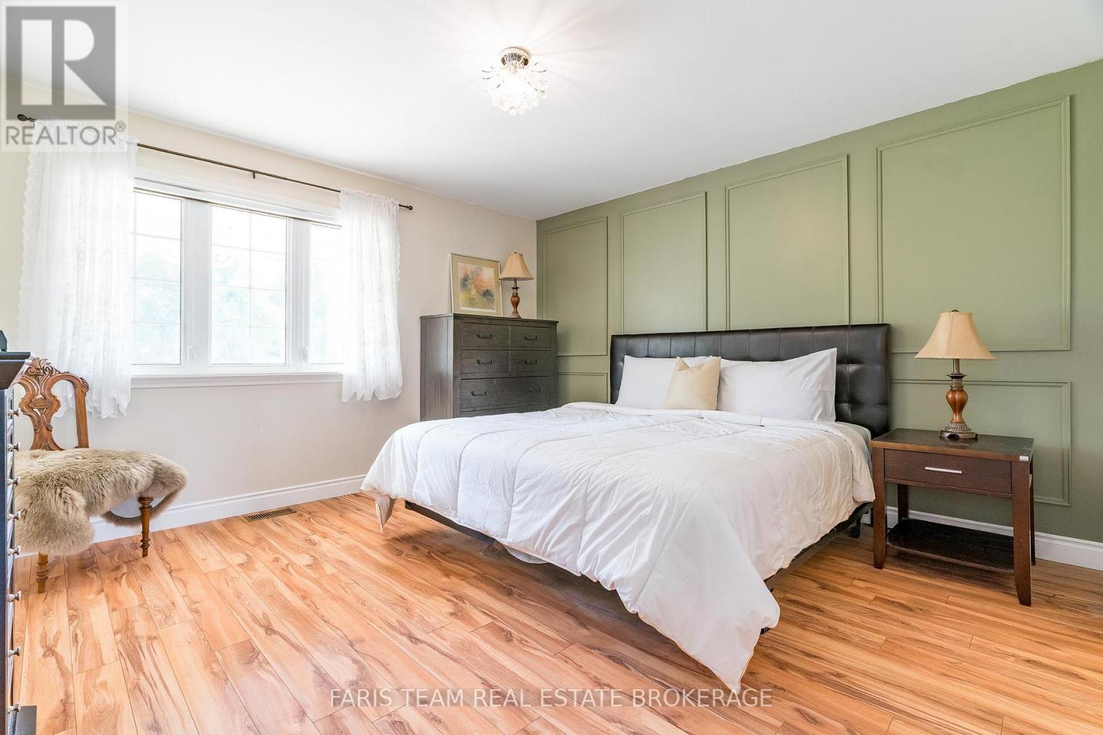 735519 West Back Line, West Grey, ON - Indoor Photo Showing Bedroom