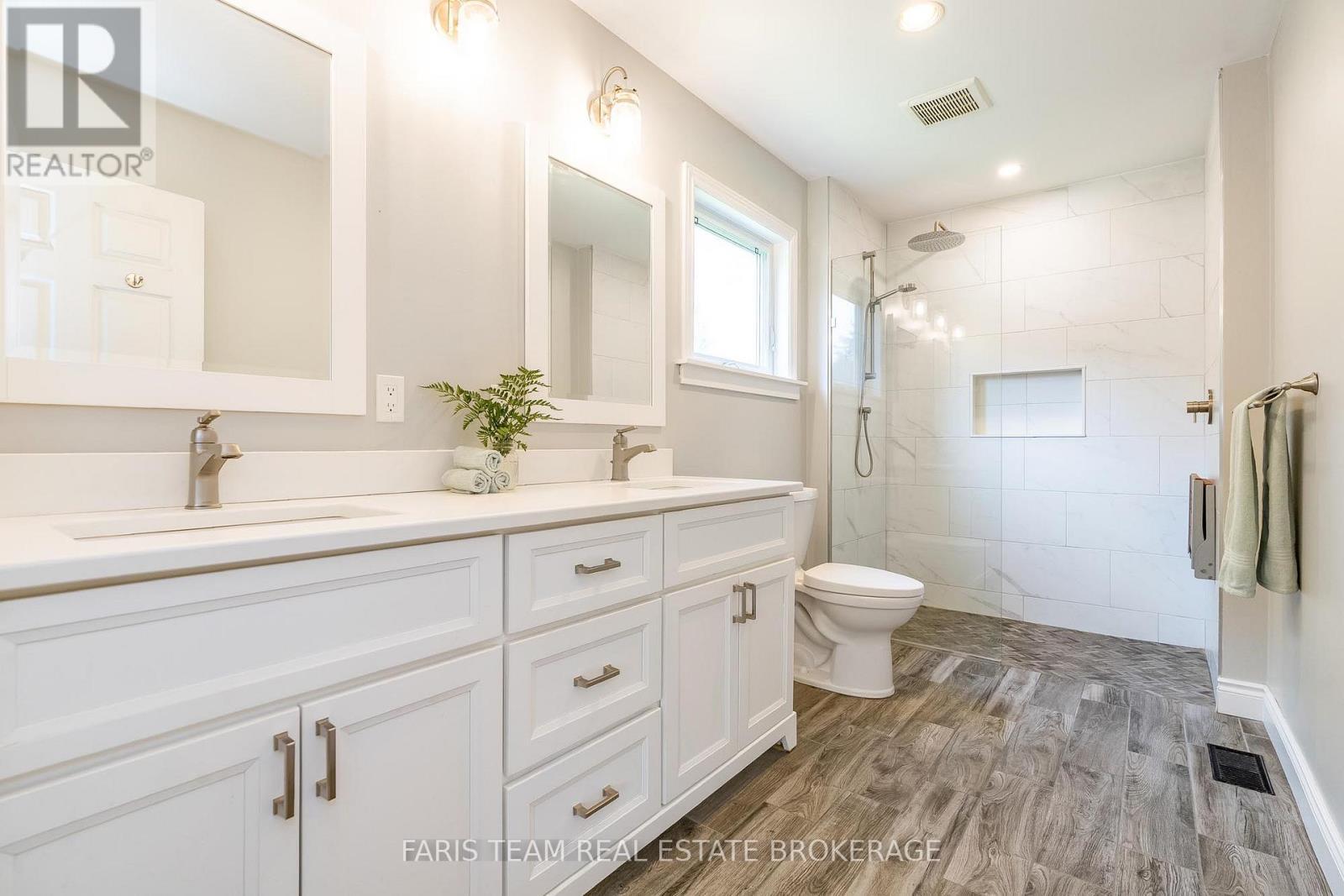 735519 West Back Line, West Grey, ON - Indoor Photo Showing Bathroom