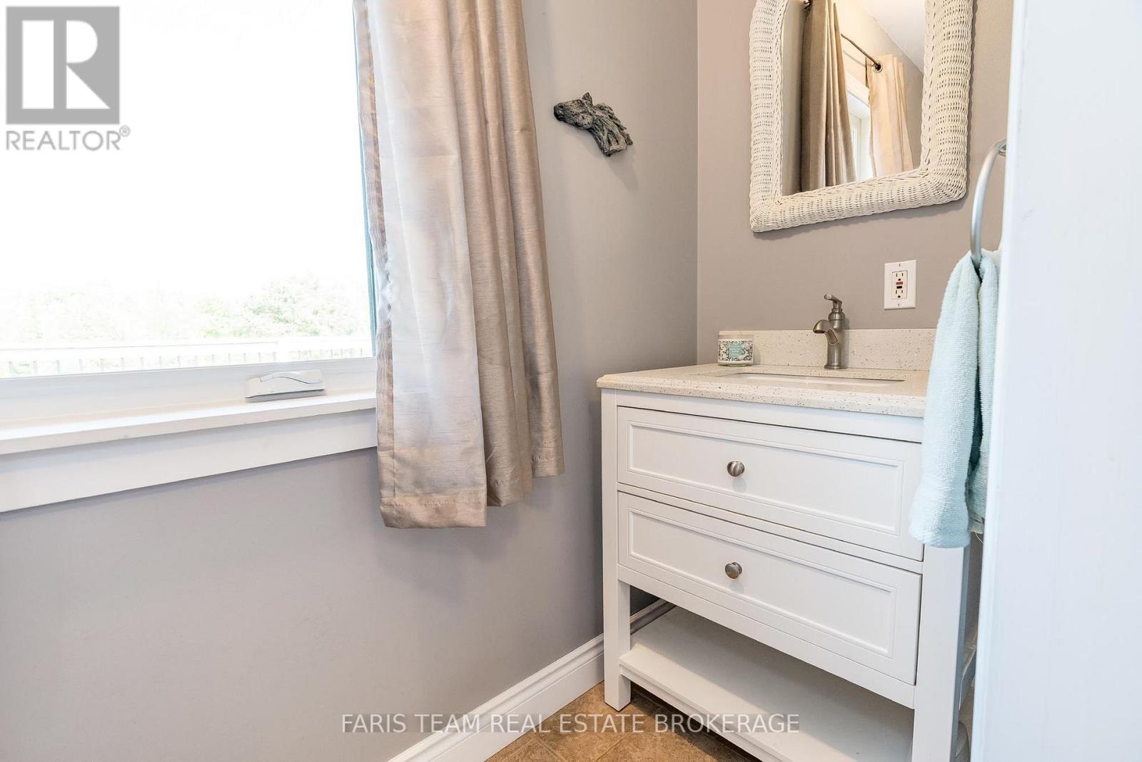 735519 West Back Line, West Grey, ON - Indoor Photo Showing Bathroom