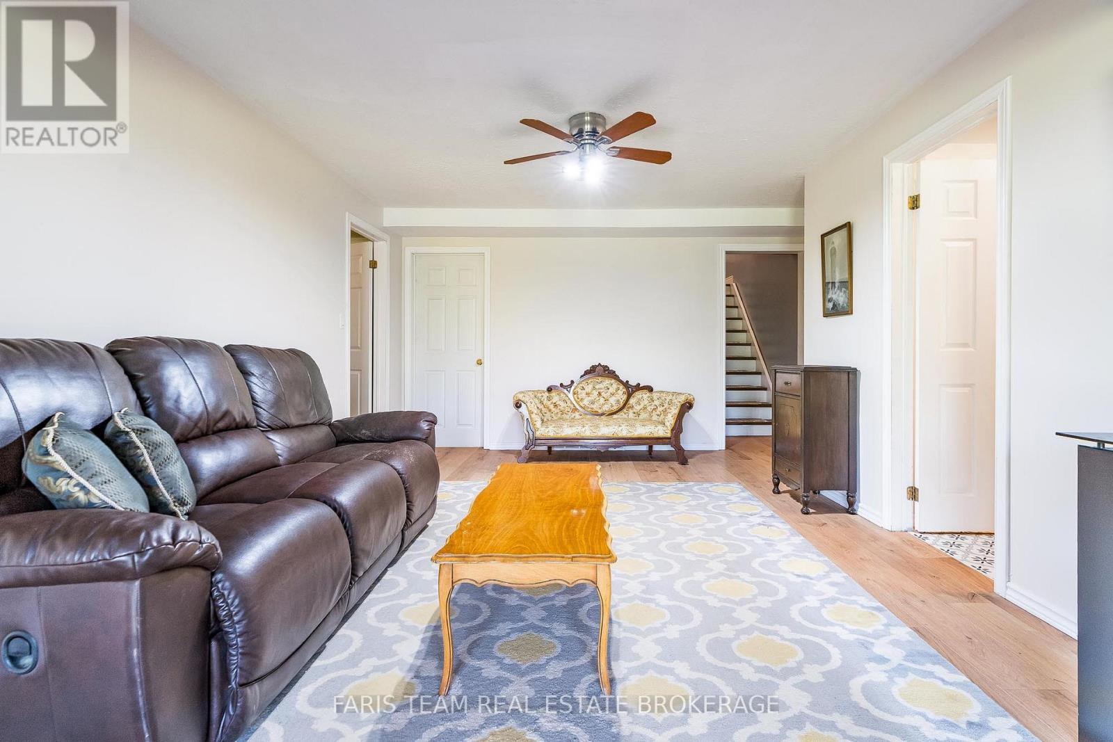 735519 West Back Line, West Grey, ON - Indoor Photo Showing Living Room