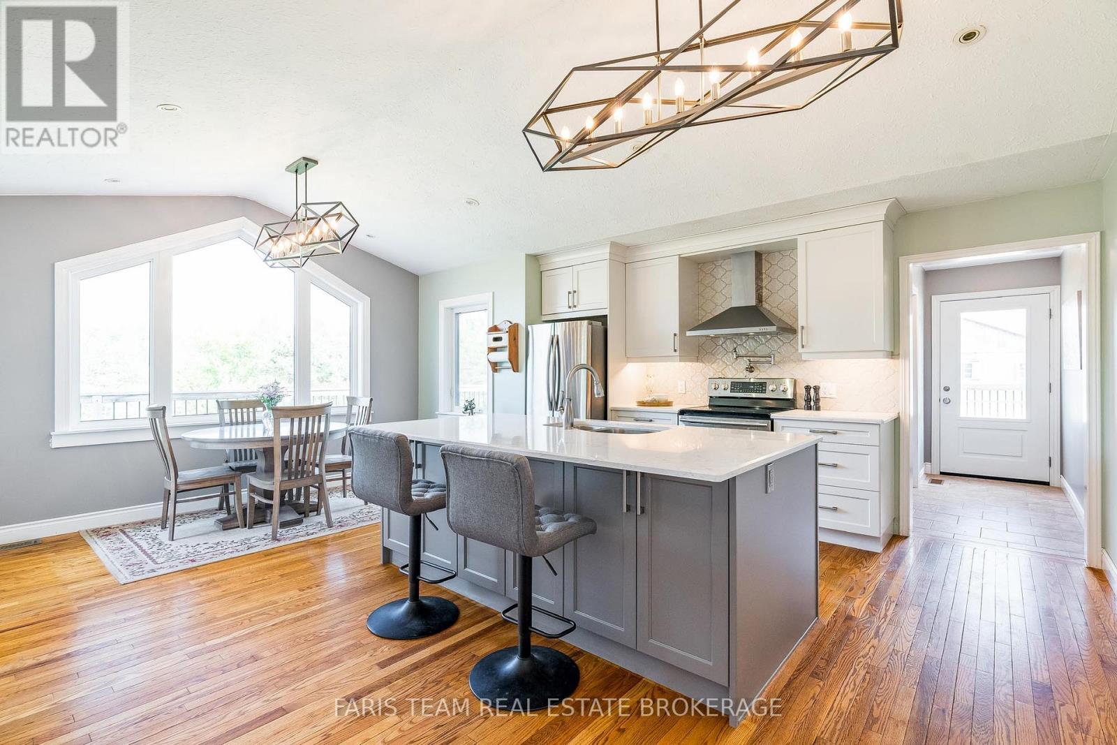 735519 West Back Line, West Grey, ON - Indoor Photo Showing Kitchen With Upgraded Kitchen